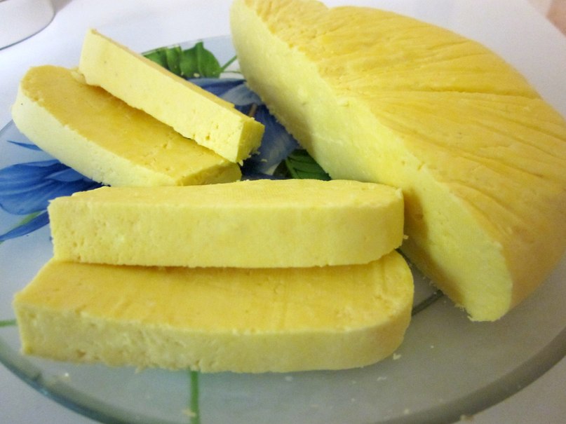 Можно сделать сыр в домашних условиях. Хурууд домашний сыр. Домашний твердый сыр. Красивый домашний сыр. Домашний сыр желтый.
